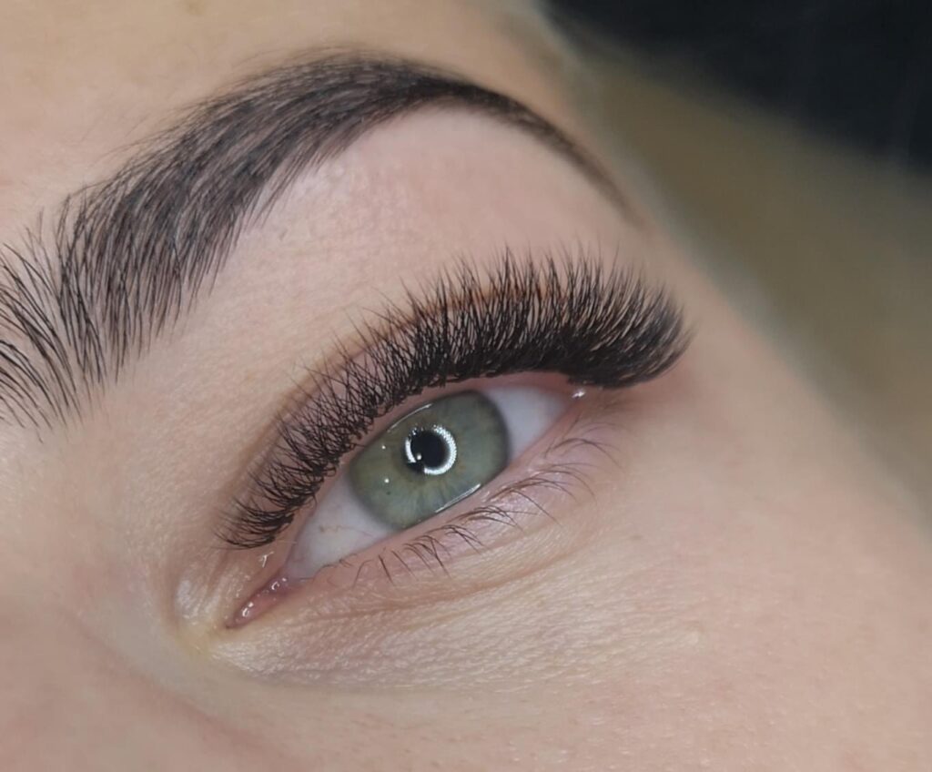 volume blakstienų priauginimo mkokymai